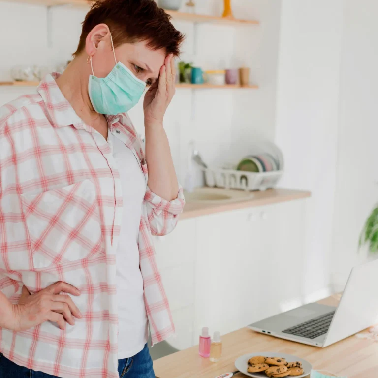side-view-woman-with-medical-mask-feeling-well